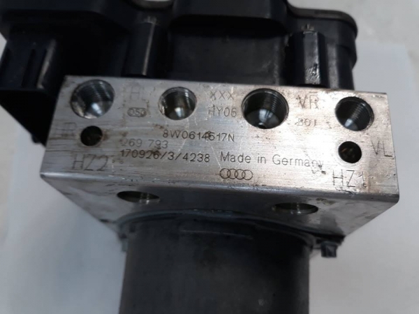 Audi - A4 - (2015-) - Hamulce / Pompa ABS