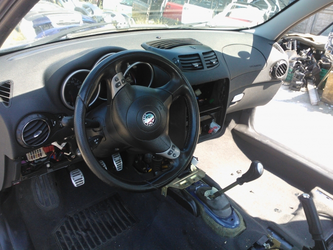 Alfa Romeo - 147 - 3 drzwi - (2000 - 2004) - Wnętrze / Dźwignia hamulca ręcznego