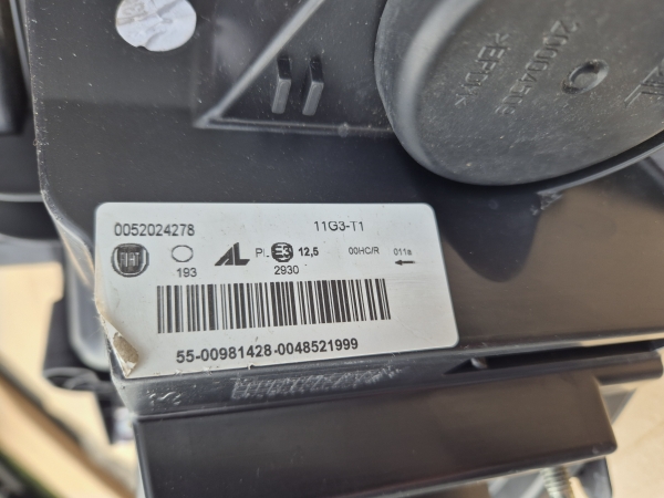 Fiat - Panda - 5 drzwi - (2012-) - Oświetlenie / Lampa przednia lewa