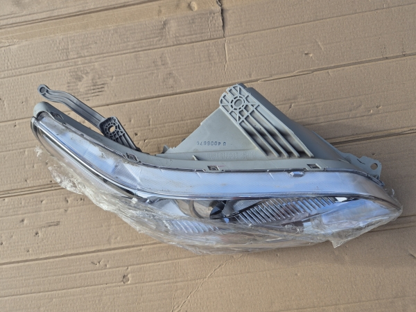 Chevrolet - Aveo - 3 drzwi - (2008 - 2011) - Oświetlenie / Lampa przednia prawa