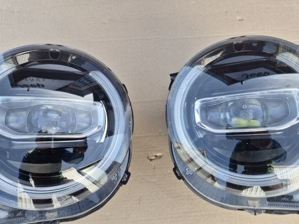 Jeep - Renegade - (2014-) - Oświetlenie / Lampa przednia   prawa Xenon