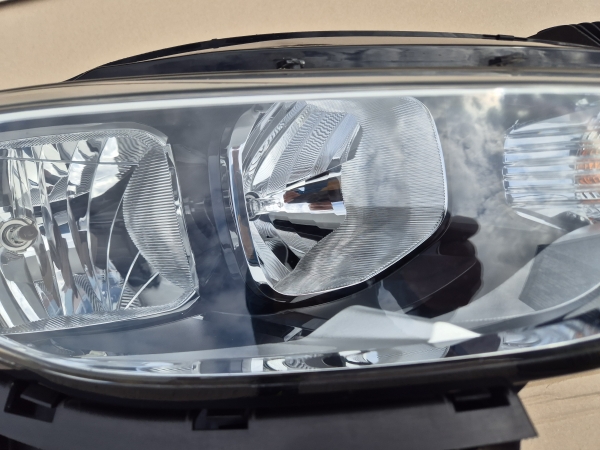 Fiat - Tipo - 4 drzwi - (2015-) - Oświetlenie / Lampa przednia prawa