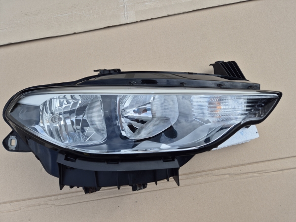 Fiat - Tipo - 5 drzwi - (2016-) - Oświetlenie / Lampa przednia prawa
