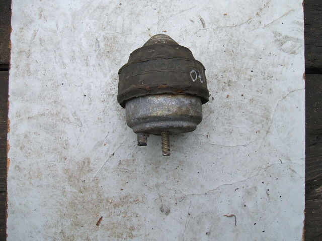 Volvo - C 70 - Coupe - (1996 - 2002) - Silnik / Poduszki/Łapy