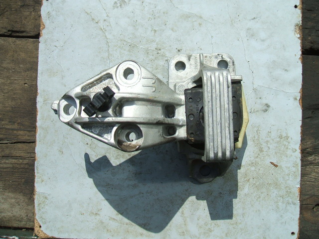 Renault - Megane - Kombi - (2012 - 2013) - Silnik / Poduszki/Łapy