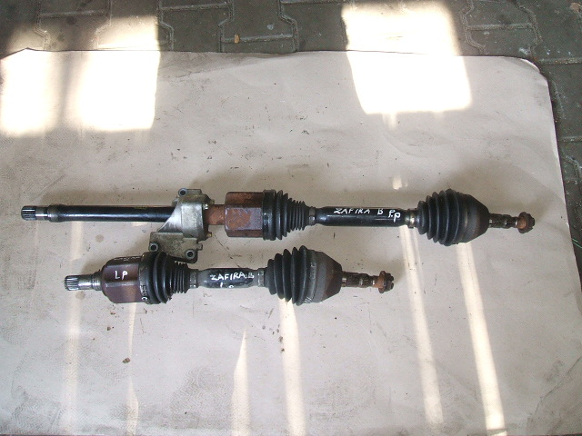 Opel - Astra - H - Kombi - (2004 - 2007) - Napęd / Półoś przednia prawa