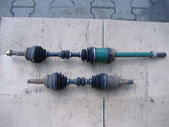 Nissan - Almera - 4 drzwi - (2000 - 2002) - Napęd / Półoś przednia prawa