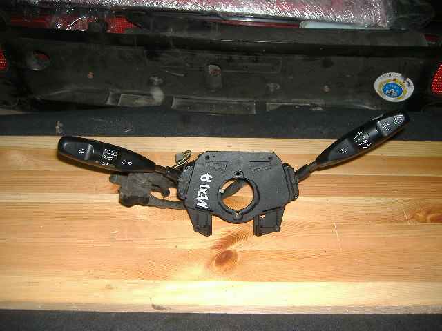 Daewoo - Nexia - 3 drzwi - (1995 - 1999) - Wnętrze / Włącznik wycieraczek