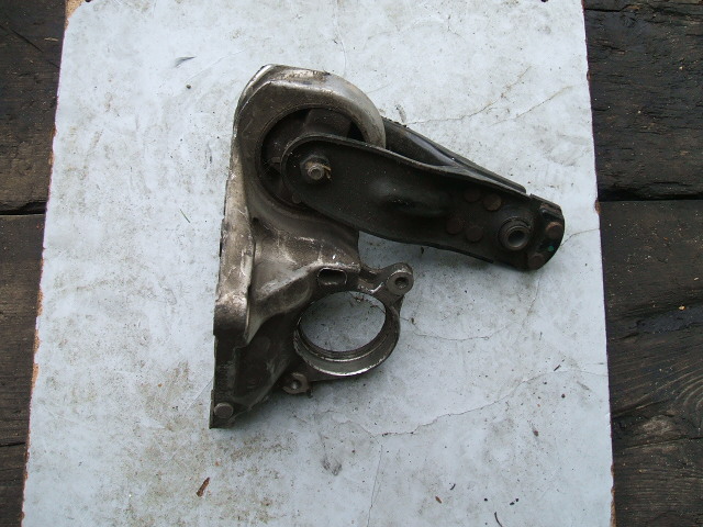 Peugeot - 407 - 4 drzwi - (2008 - 2011) - Silnik / Poduszki/Łapy