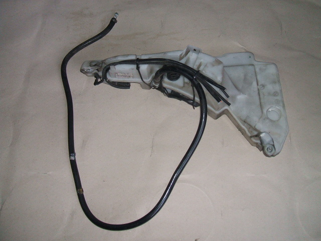 Audi - A6 - (2004 - 2008) - Osprzęt / Zbiorniczek spryskiwaczy