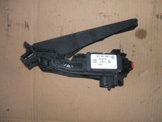 Volkswagen - Golf V - Kombi - (2007 - 2009) - Wnętrze / Pedały