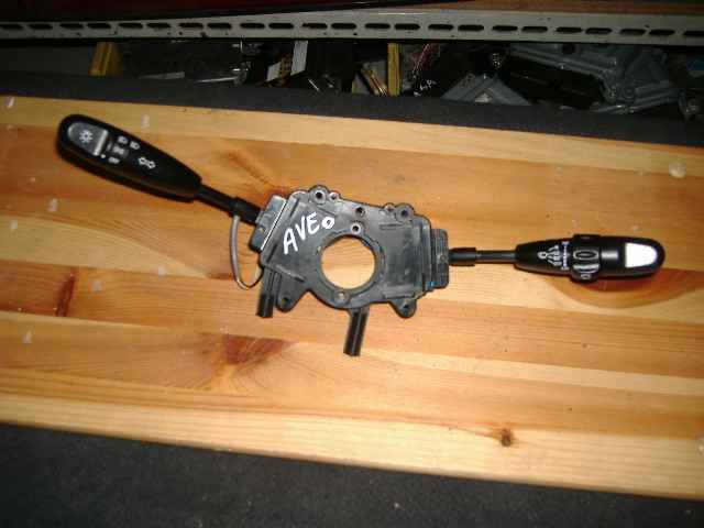 Chevrolet - Aveo - 3 drzwi - (2008 - 2011) - Wnętrze / Włącznik kierunkowskazów