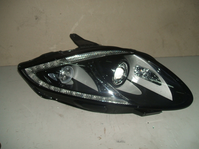 Jaguar - XK - Coupe - (2011-) - Oświetlenie / Lampa przednia  prawa Bixenon