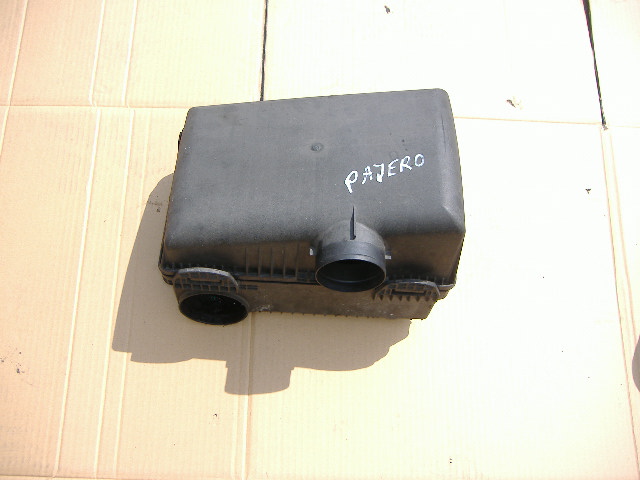 Mitsubishi - Pajero - 3 drzwi - (2000 - 2003) - Filtry / Obudowa filtra powietrza