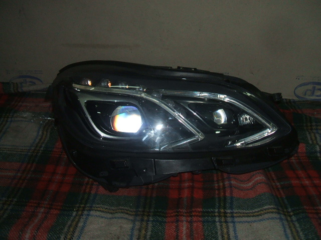 Mercedes-Benz - E-Klasa - W212 - (2013 - 2016) - Oświetlenie / Lampa przednia  prawa Bixenon