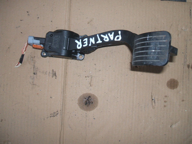 Citroen  - Berlingo - Osob./Tow.- (2012-) - Wnętrze / Pedały