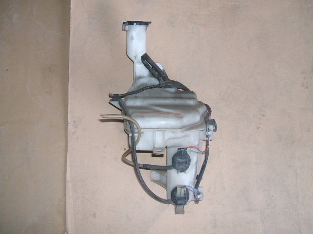 Subaru - Justy - 5 drzwi - (2007 - 2011) - Osprzęt / Zbiorniczek spryskiwaczy