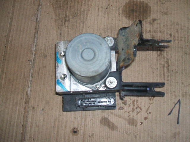 Nissan - Tiida - 4 drzwi - (2007-) - Hamulce / Pompa ABS