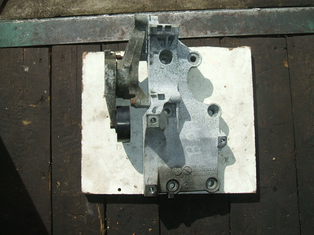 Skoda - Octavia - Kombi - (2004 - 2006) - Silnik / Poduszki/Łapy