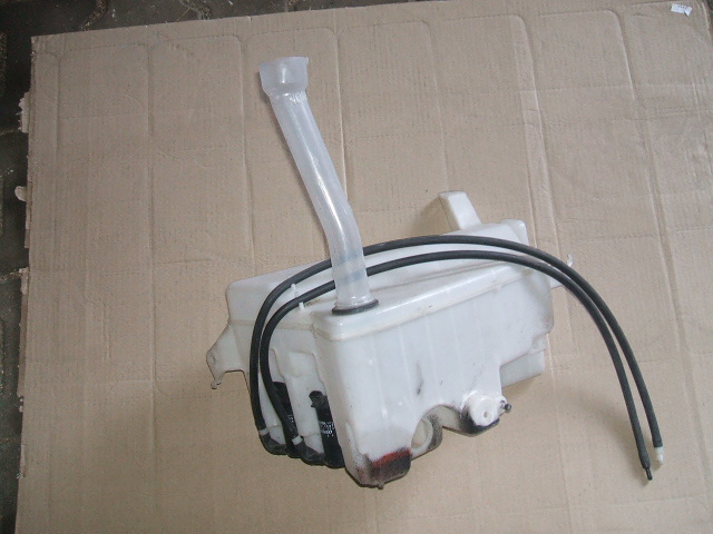 Toyota - Land Cruiser J100 - (2002 - 2005) - Osprzęt / Zbiorniczek spryskiwaczy