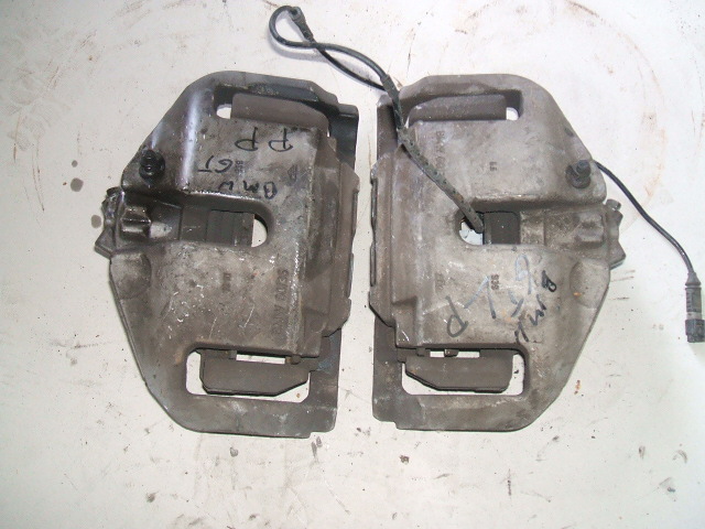 BMW - Seria 5GT - F07 - (2009 - 2013) - Hamulce / Zacisk hamulcowy przedni lewy