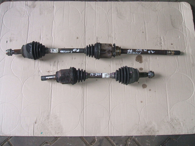 Citroen  - Nemo - Osob./Tow.- (2008-) - Napęd / Półoś przednia lewa