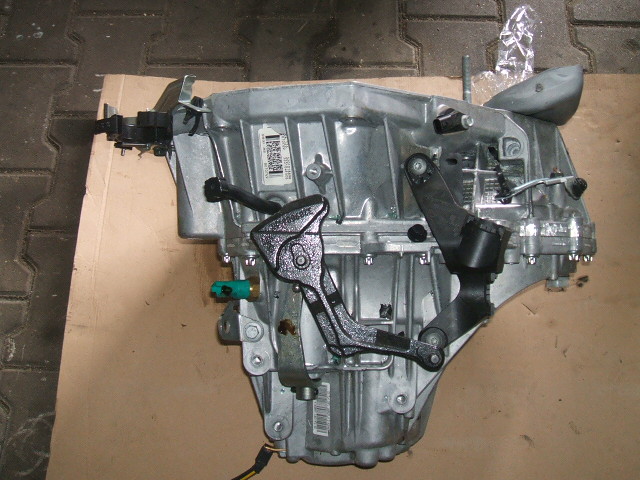 Nissan - Qashqai - (2013 - 2017) - Skrzynia / Ręczna  6-biegowa