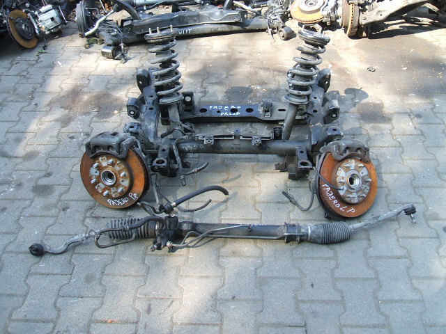 Mitsubishi - Pajero - 5 drzwi - (2003 - 2006) - Zawieszenie / Zwrotnica prawa