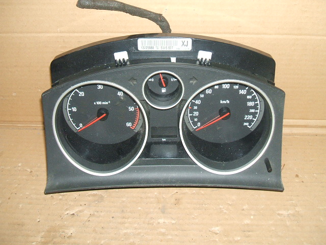 Opel - Astra - H - 3 drzwi - (2004 - 2007) - Wnętrze / Zestaw liczników