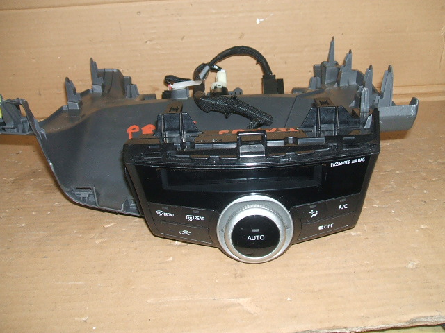 Toyota - Prius - (2003 - 2009) - Wnętrze / Włącznik ogrzewania