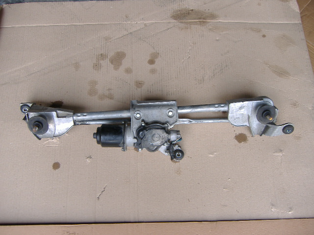 Nissan - Navara - Pick-up - 4 drzwi - (2005 - 2010) - Osprzęt / Mechanizm wycieraczek