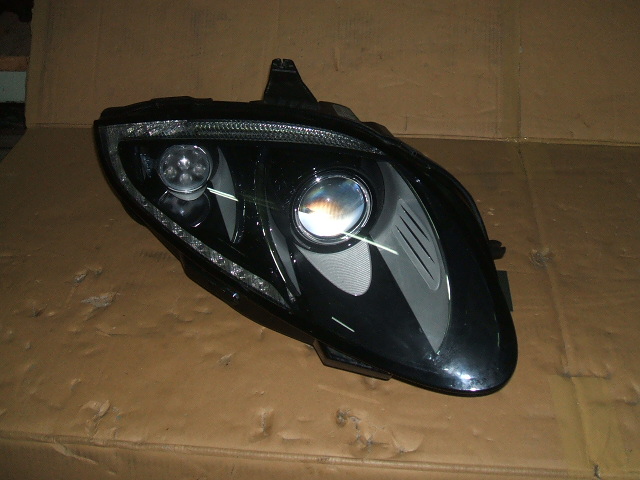 Jaguar - XK - Coupe - (2011-) - Oświetlenie / Lampa przednia  prawa Bixenon