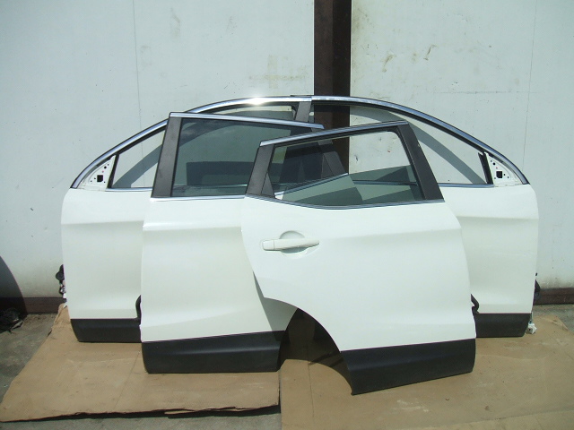 Nissan - Qashqai - (2013 - 2017) - Karoseria / Drzwi przednie prawe