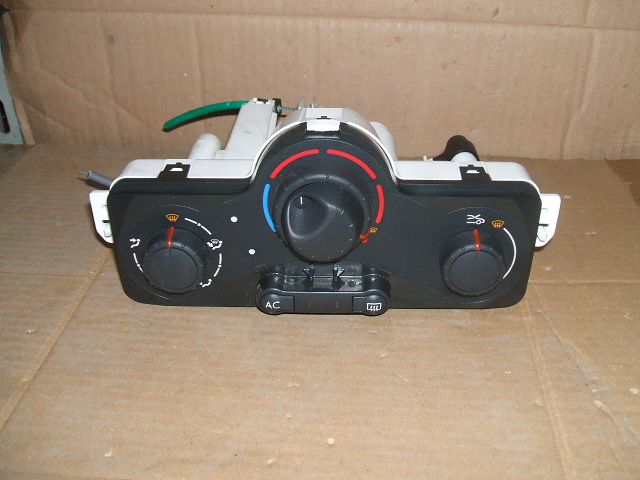 Renault - Modus - (2008 - 2012) - Wnętrze / Włącznik ogrzewania