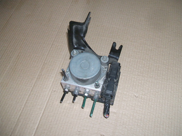 Renault - Clio - 5 drzwi - (2009 - 2012) - Hamulce / Pompa ABS