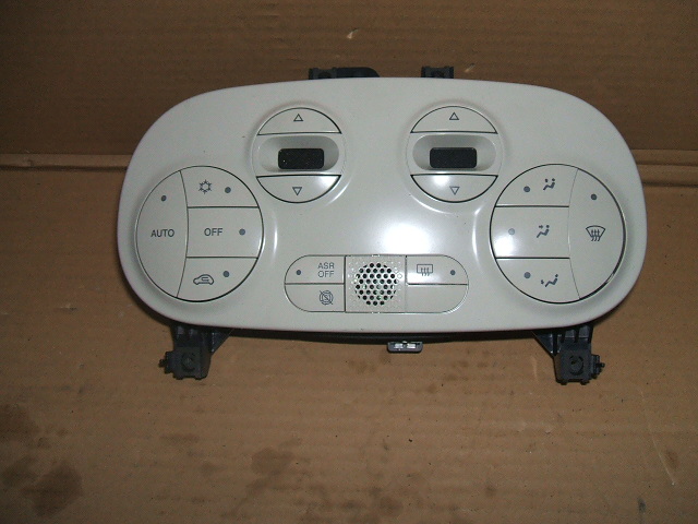 Fiat - 500 - (2007 - 2015) - Wnętrze / Włącznik nawiewu