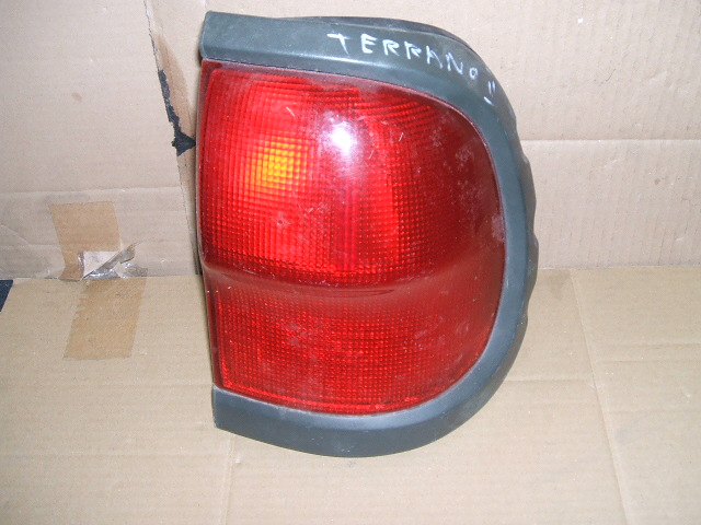 Nissan - Terrano II - 3 drzwi - (1999 - 2002) - Oświetlenie / Lampa tylna  prawa