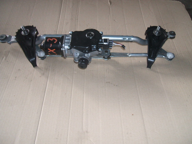 Mazda - CX 3 - (2015-) - Osprzęt / Silniczek wycieraczek przednich