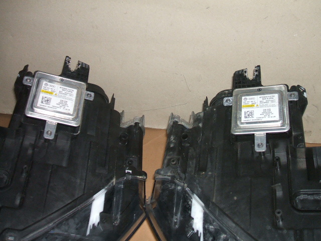 Audi - Q3 - (2011-) - Oświetlenie / Lampa przednia  prawa Bixenon