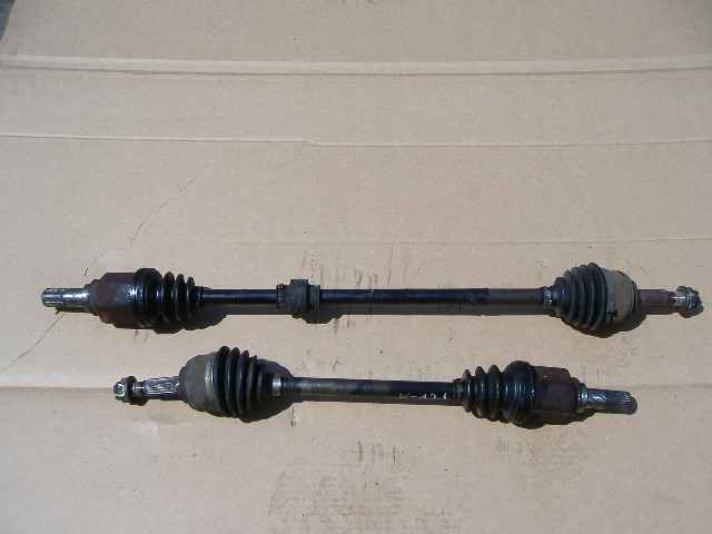 Nissan - Micra - 3 drzwi - (2003 - 2005) - Napęd / Półoś przednia lewa