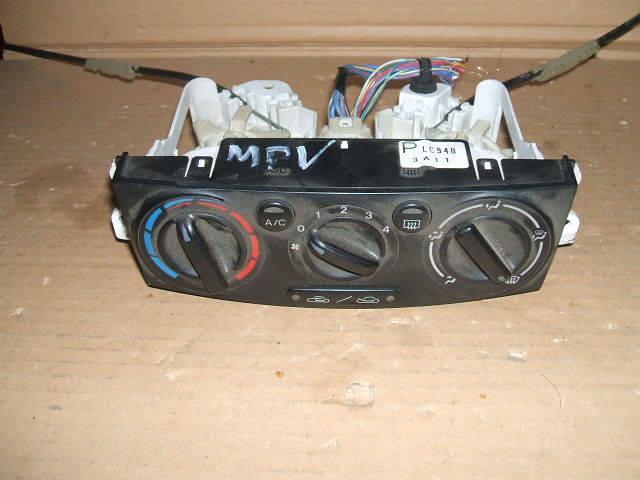 Mazda - MPV - (2003 - 2006) - Wnętrze / Włącznik nawiewu