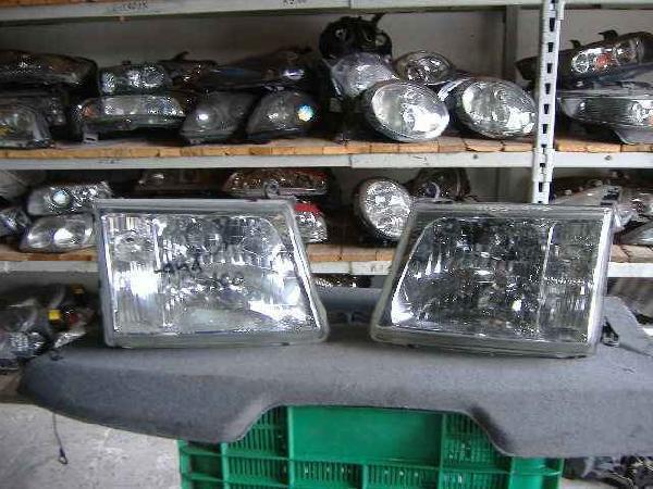 Toyota - Land Cruiser J100 - (2002 - 2005) - Oświetlenie / Lampa przednia prawa