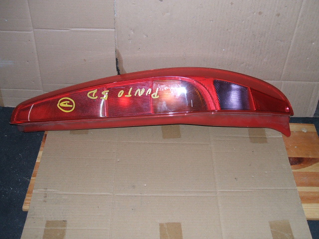 Fiat - Punto - 5 drzwi - (2003 - 2010) - Oświetlenie / Lampa tylna  prawa