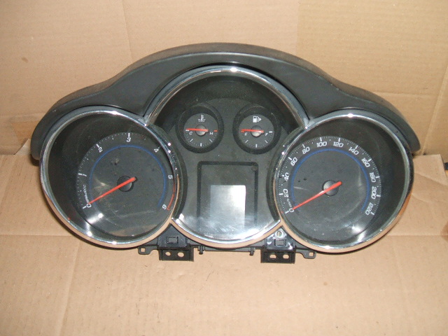 Chevrolet - Cruze - Kombi - (2012-) - Wnętrze / Zestaw liczników