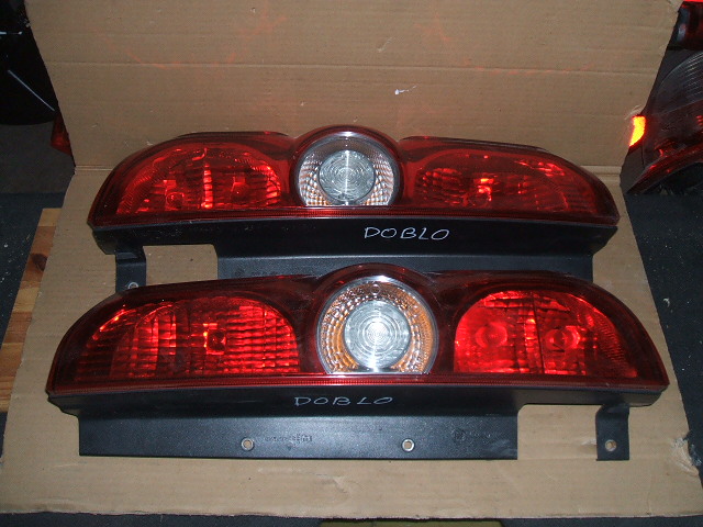 Fiat - Doblo - Kombi - (2010-) - Oświetlenie / Lampa tylna  prawa