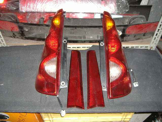 Nissan - Note - (2009 - 2013) - Oświetlenie / Lampa tylna lewa