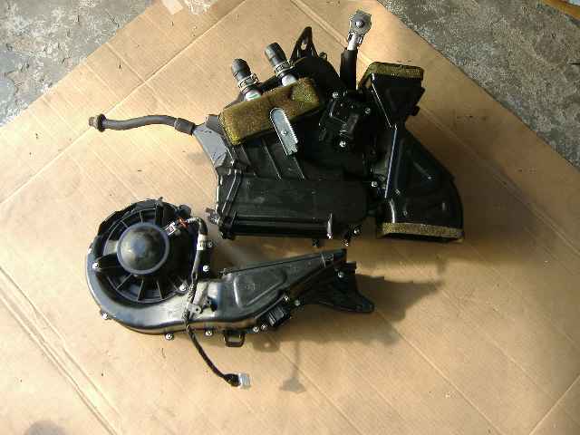 Nissan - Navara - Pick-up - 2 drzwi - (2010-) - Układ chłodzenia / Nagrzewnica kompletna