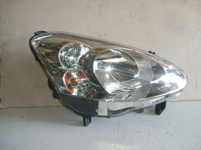 Peugeot - Partner - Osob./Tow.- (2012 - 2015) - Oświetlenie / Lampa przednia prawa