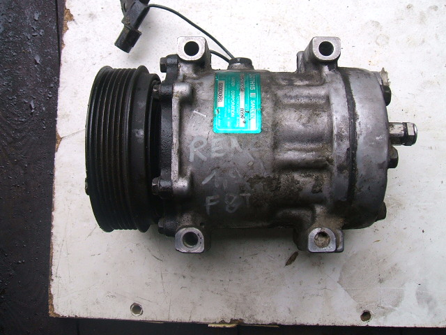 Renault - Megane - 5 drzwi - (1999 - 2002) - Układ chłodzenia / Klimatyzacja - sprężarka