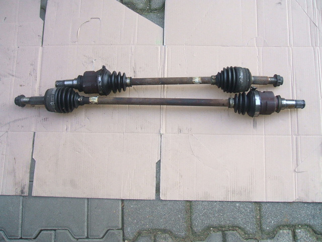 Toyota - Aygo - 5 drzwi - (2009 - 2012) - Napęd / Półoś przednia prawa